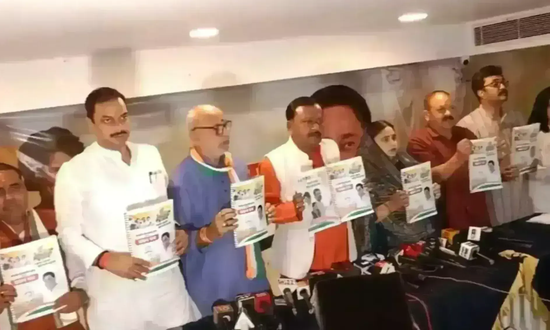 MP Election 2023 : ग्वालियर में कांग्रेस के राष्ट्रीय प्रवक्ता ने जारी किया वचन पत्र