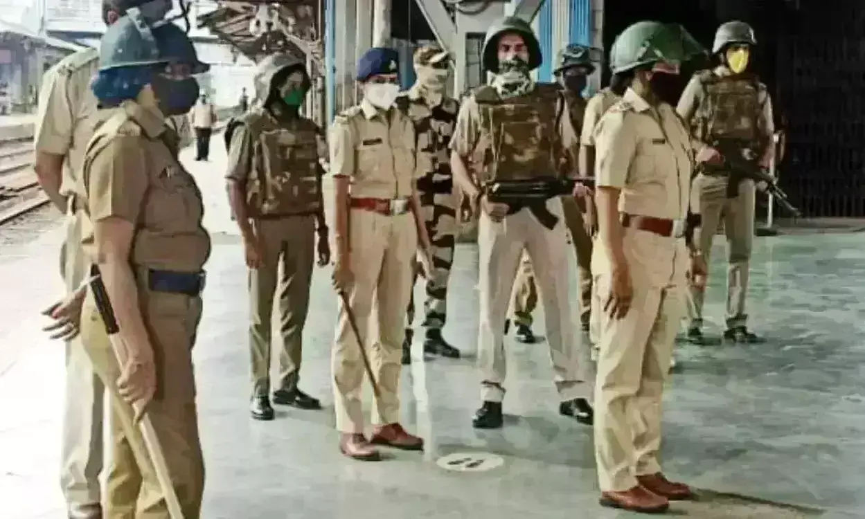 स्टेशन पर जीआरपी जवानों ने संभाली कमान