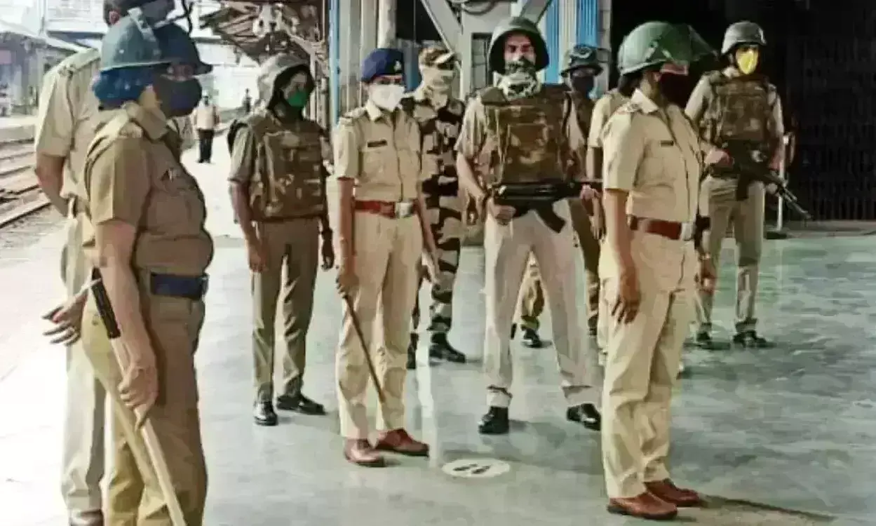 स्टेशन पर जीआरपी जवानों ने संभाली कमान