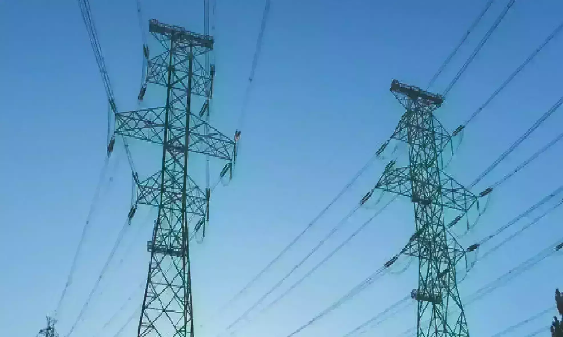 Adani Energy की बड़ी पहल, शुरू की सबसे बड़ी इंटर-रीजनल वरोरा-कुरनूल ट्रांसमिशन लाइन