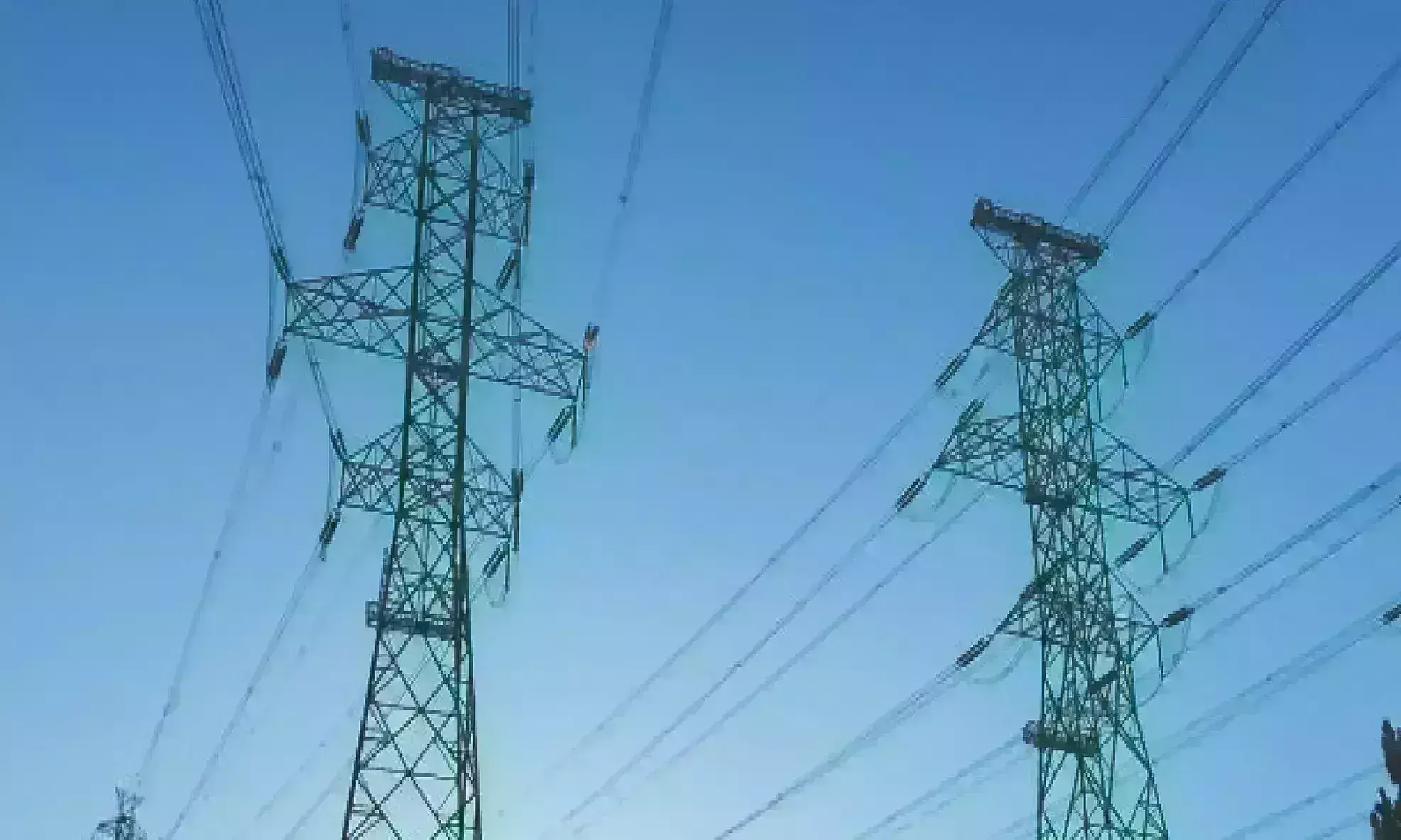 Adani Energy की बड़ी पहल, शुरू की सबसे बड़ी इंटर-रीजनल वरोरा-कुरनूल ट्रांसमिशन लाइन