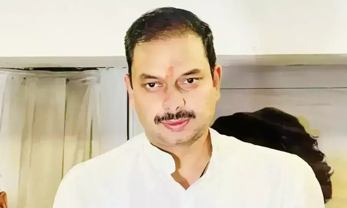 विधायक पाठक ने निगमायुक्त की चुनाव आयुक्त से की शिकायत