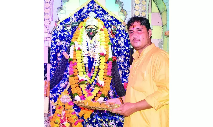 हजारों की संख्या में काली माता मंदिर पर श्रद्धालुओं ने किए दर्शन