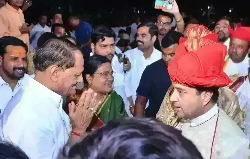 शमी पूजन के बाद ज्योतिरादित्य सिंधिया से मिले मुन्नालाल गोयल