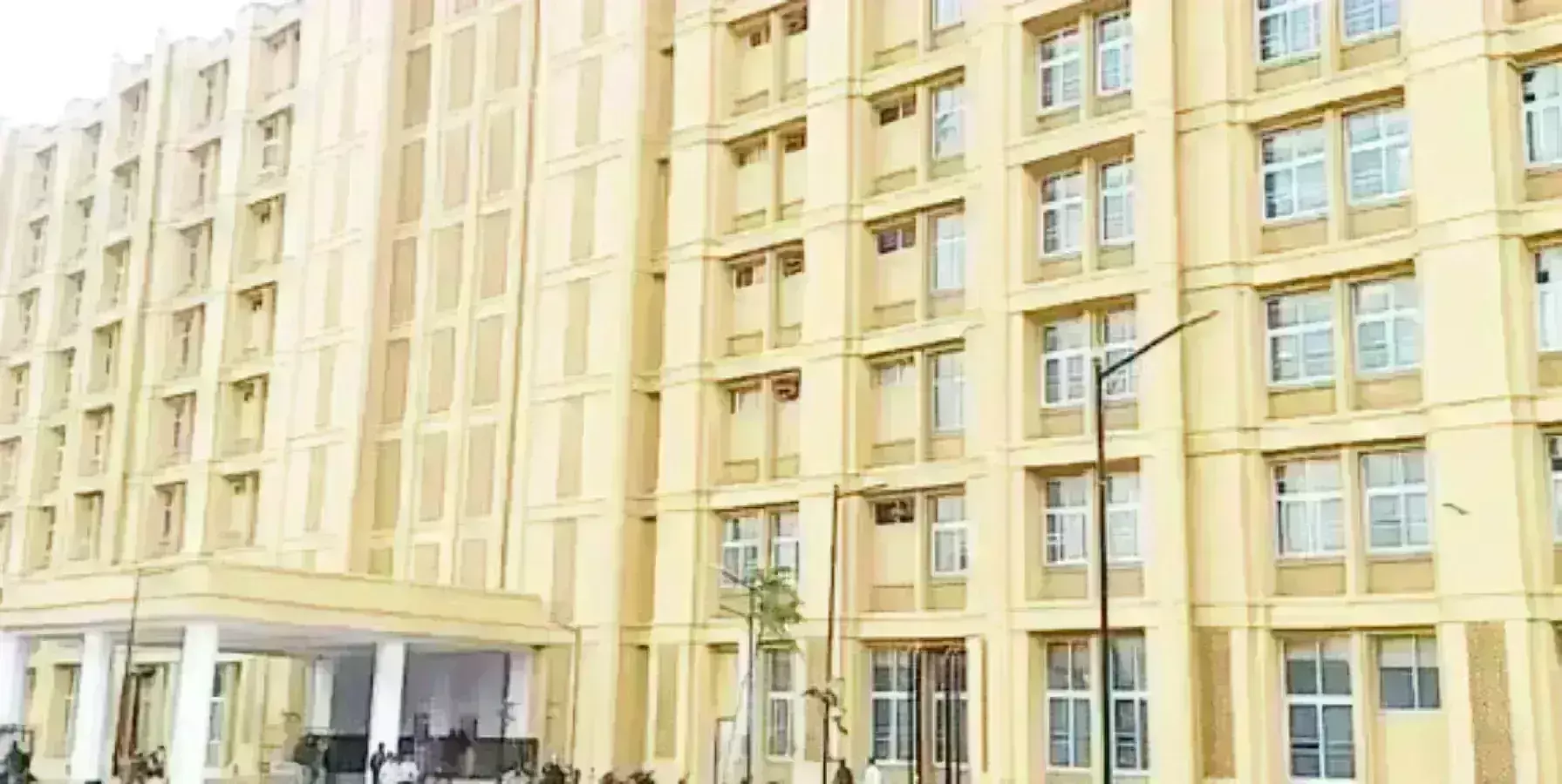 एजीआईएलई कम्पनी की मनमानी से परेशान सफाई कर्मचारी हड़ताल पर