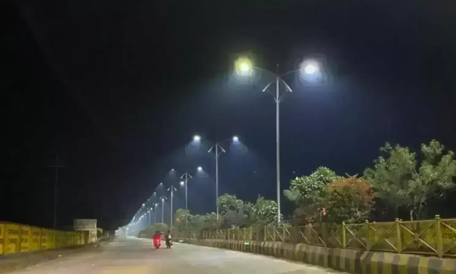 शहर में अभी भी 15 हजार लाइटें बंद, दीपावली से पहले सुधारने का दावा शहर में अभी भी 15 हजार लाइटें बंद, दीपावली से पहले सुधारने का दावा