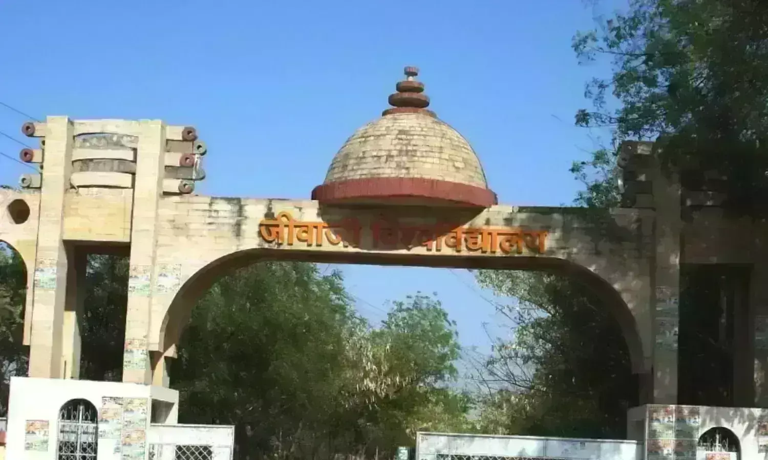 जीवाजी विवि के विद्यार्थियों ने किया मंदिरों का भ्रमण