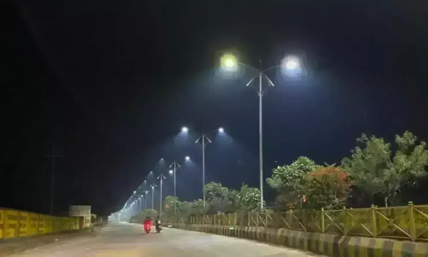 शहर में अभी भी 15 हजार लाइटें बंद, दीपावली से पहले सुधारने का दावा