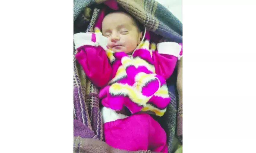 मां की ममता पर लगा फि र दाग झाडियों में मिली नवजात बालिका