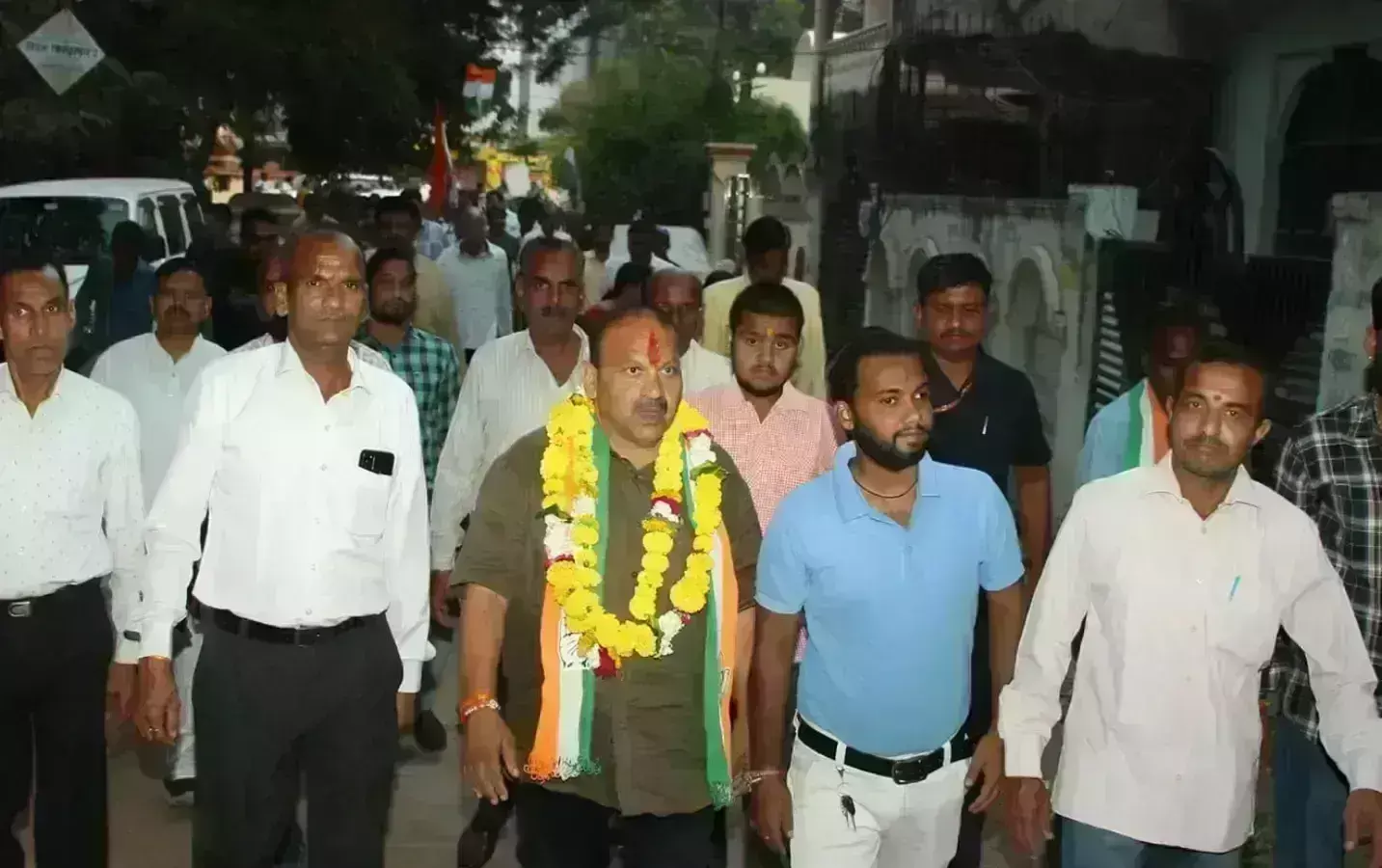 विधायक महापौर ने कई वार्डों में किया जनसंपर्क विधायक महापौर ने कई वार्डों में किया जनसंपर्क