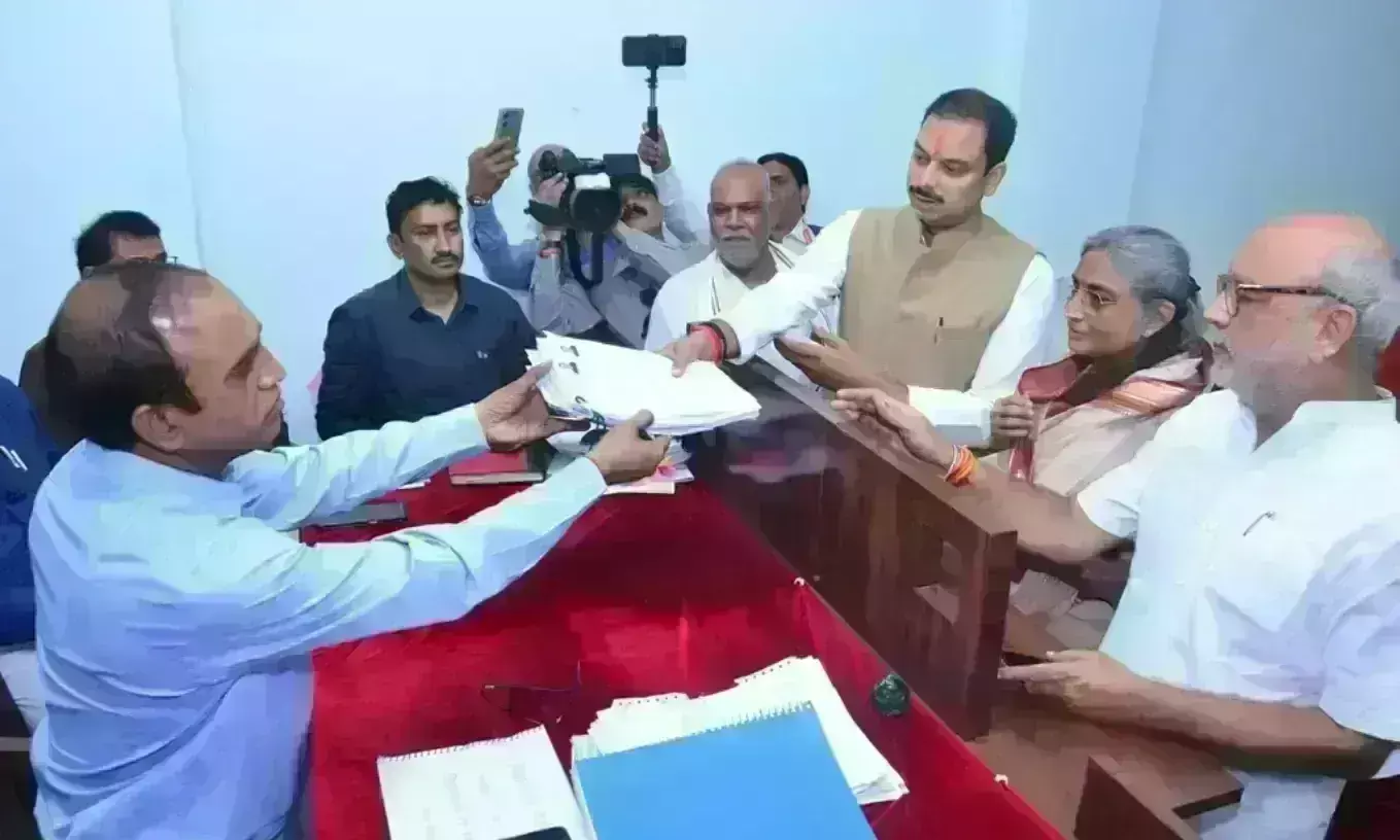 प्रवीण की आय हुई आधी-पत्नी हैं अमीर, राजे पर पांच लाख नगद