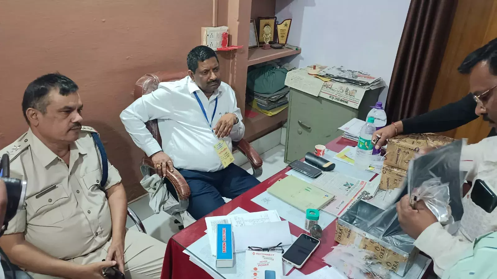 एसएसटी टीम ने कार से पकड़ी सवा पांच करोड़ की डायमंड ज्वेलरी