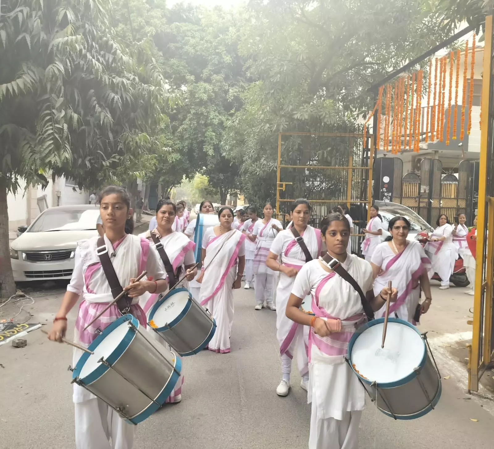 12 से 72 वर्ष की लगभग 300 बहनों ने  निकाला पथ संचलन।