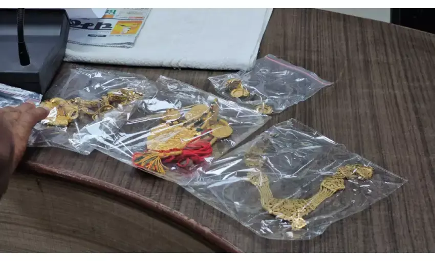 पूर्व सांसद के घर से चोरी गया माल बरामद, आरोपी गिरफ्तार पूर्व सांसद के घर से चोरी गया माल बरामद, आरोपी गिरफ्तार