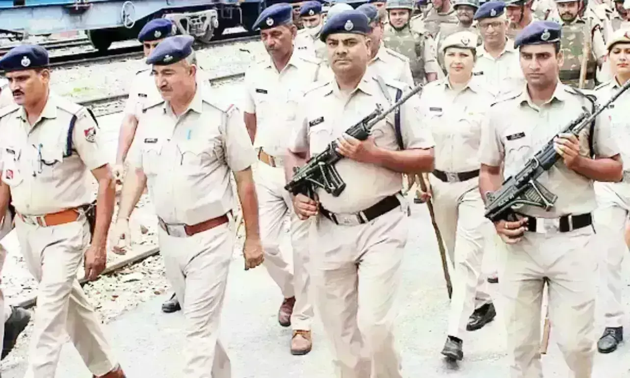 प्लेटफार्म पर बढ़ाई सुरक्षा, आतिशबाजी लाने पर विशेष नजर