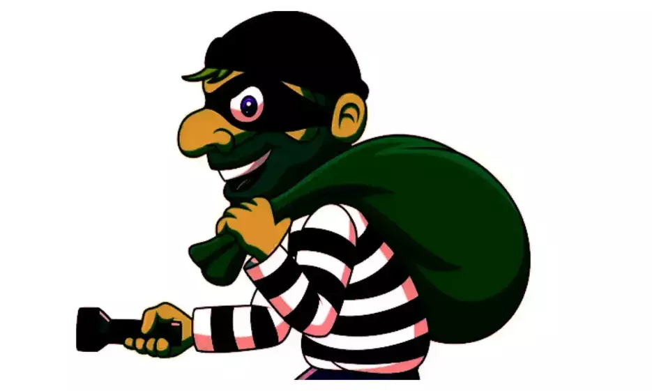 फौजी के सूने घरे लाखों के गहने व रिवाल्वर चोरी