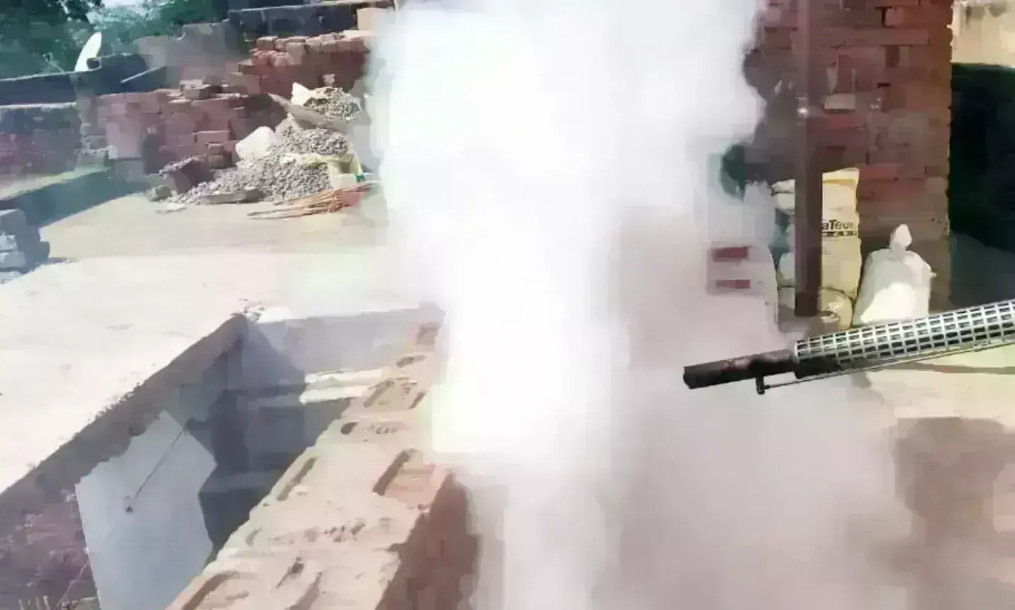 मच्छर जनित बीमारियों की रोकथाम के लिए किया फॉगिंग
