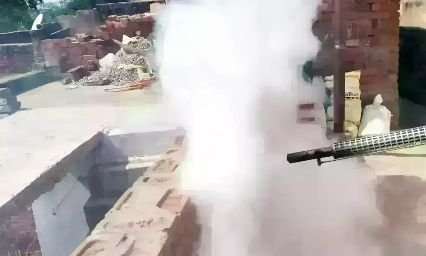 मच्छर जनित बीमारियों की रोकथाम के लिए किया फॉगिंग