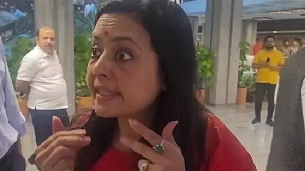 महुआ मोइत्रा ने जांच टीम एथिक्स कमेटी पर ही उठाए सवाल, लगाए वस्त्रहरण के आरोप