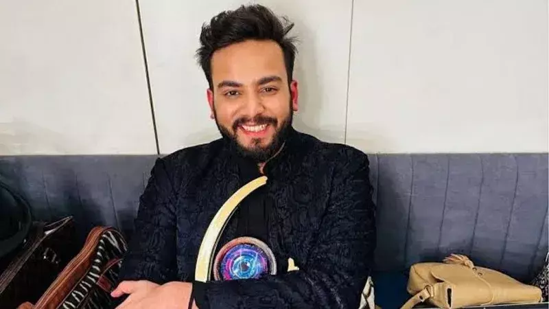 बिग बॉस ओटीटी 2 विनर एलवीश यादव फंसे इस गंभीर आरोप में, FIR दर्ज बिग बॉस ओटीटी 2 विनर एलवीश यादव फंसे इस गंभीर आरोप में, FIR दर्ज