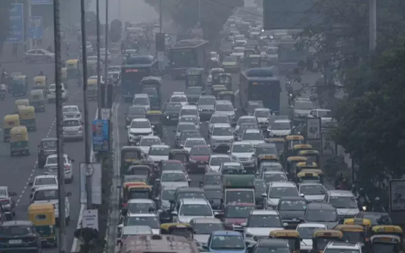 बढ़ते पलूशन को देखते हुए दिल्ली सरकार ने 14 कामों पर लगाई रोक, जाने क्या-क्या हुआ बैन बढ़ते पलूशन को देखते हुए दिल्ली सरकार ने 14 कामों पर लगाई रोक, जाने क्या-क्या हुआ बैन