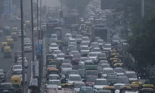 बढ़ते पलूशन को देखते हुए दिल्ली सरकार ने 14 कामों पर लगाई रोक, जाने क्या-क्या हुआ बैन