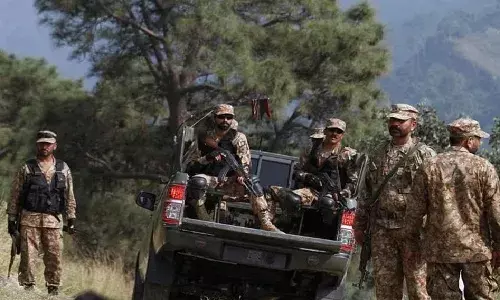 पाकिस्तानी सेना पर भीषण आतंकी हमला, 14 सैनिकों की मौत
