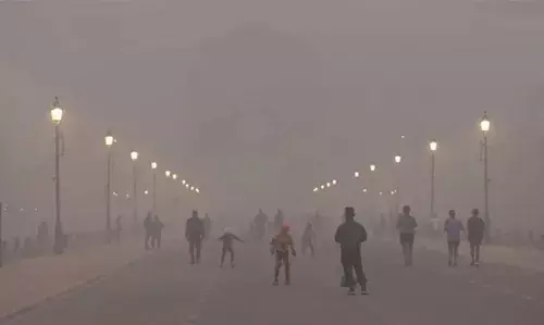 राजधानी दिल्‍ली की हवा में घुला प्रदूषण का जहर, अब 10 नवंबर तक प्राइमरी कक्षाएं बंद
