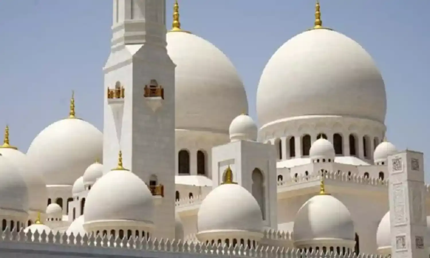 क्या एयरपोर्ट अब बदलकर मस्जिद बन गया, खुले में नमाज पढ़े जाने पर फ्रांस में गरमाई सियासत