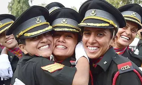 रक्षा मंत्रालय का बड़ा फैसला, सेनाओं में सभी रैंक की महिलाओं को मिलेगा एक समान मातृत्व अवकाश