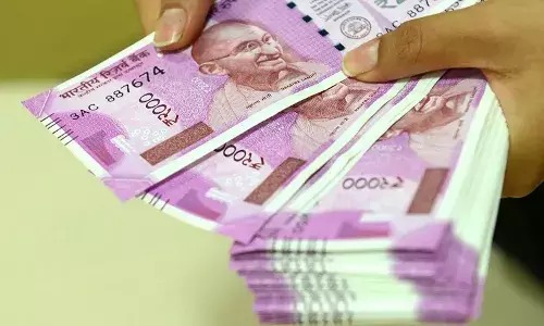 पैसे निकालने की मची है होड़, खाता अनुपात में गिरावट ने टेंशन बढ़ा दी