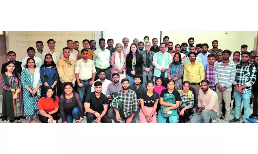 स्पेन से आए विषेशज्ञ ने जीएलए के छात्रों को बताए बेहतर अनुसंधान के गुर