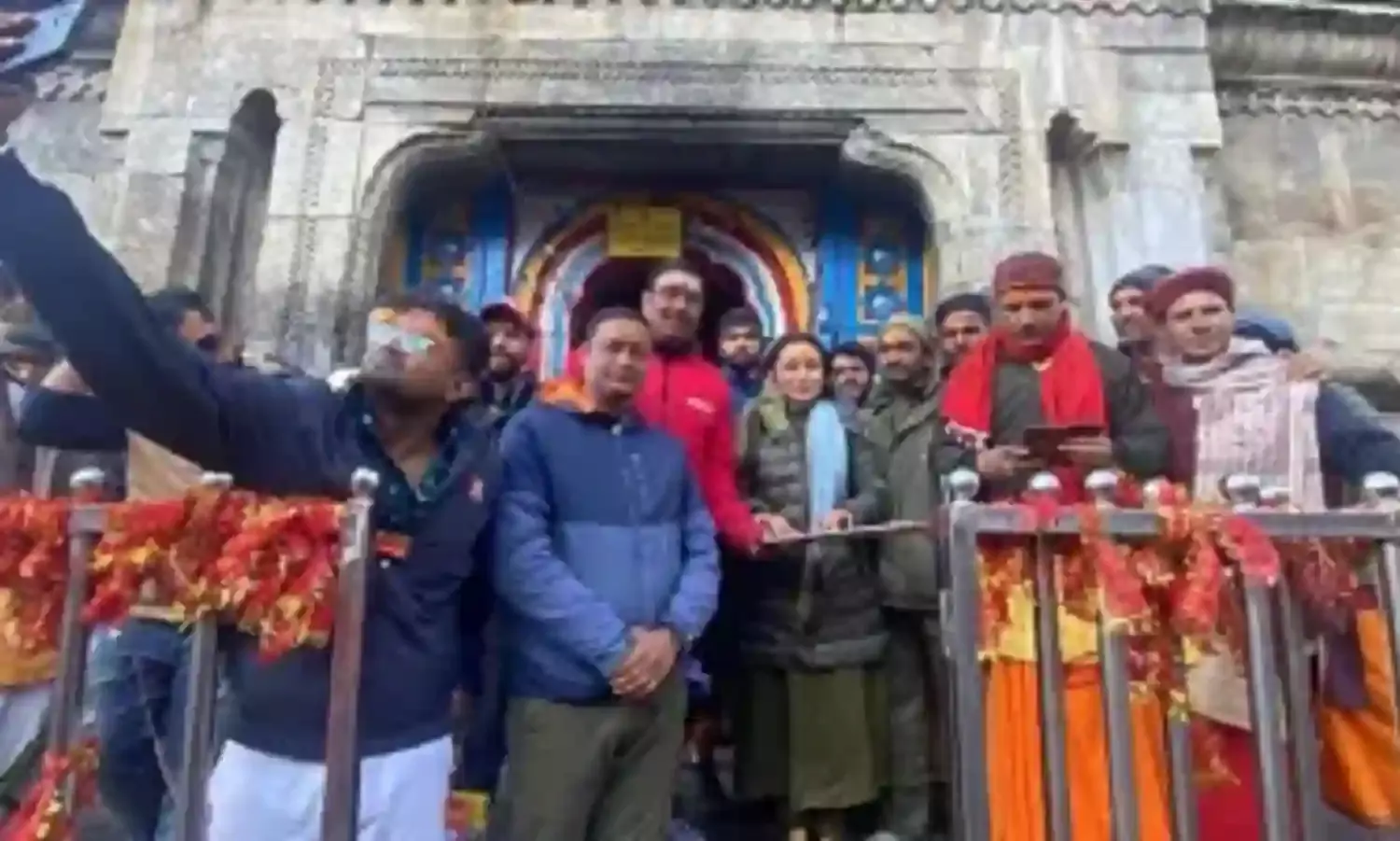 प्रसिद्ध बालीवुड फिल्म अभिनेत्री रवीना टंडन बदरी-केदार के दर्शन करने पहुंची