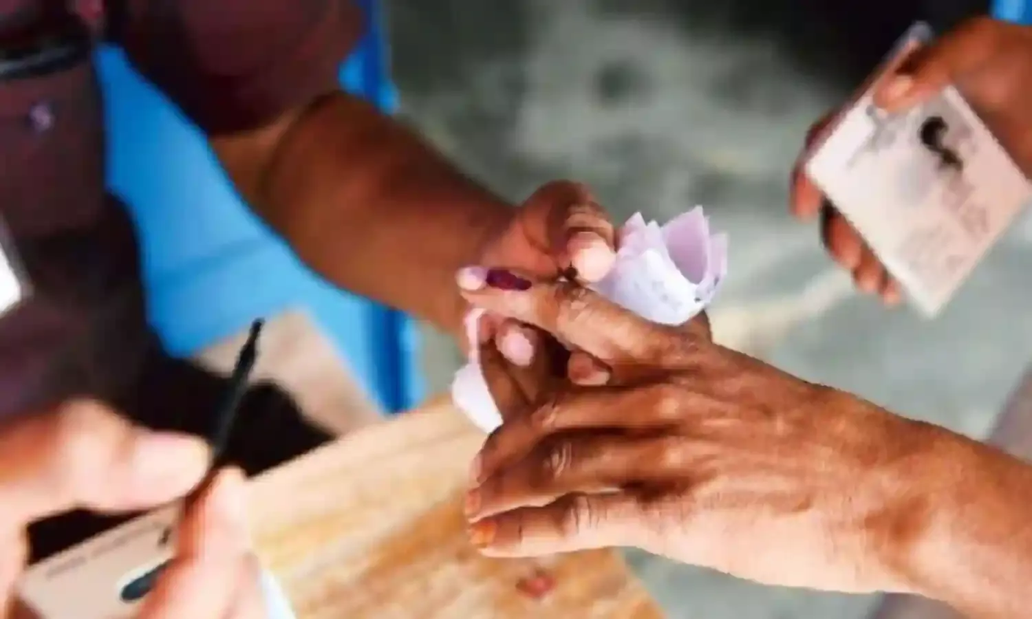 मिजोरम की सभी 40 सीटों पर शांतिपूर्ण मतदान संपन्न, 76 और छत्तीसगढ़ में 71 प्रतिशत वोटिंग मिजोरम की सभी 40 सीटों पर शांतिपूर्ण मतदान संपन्न, 76 और छत्तीसगढ़ में 71 प्रतिशत वोटिंग