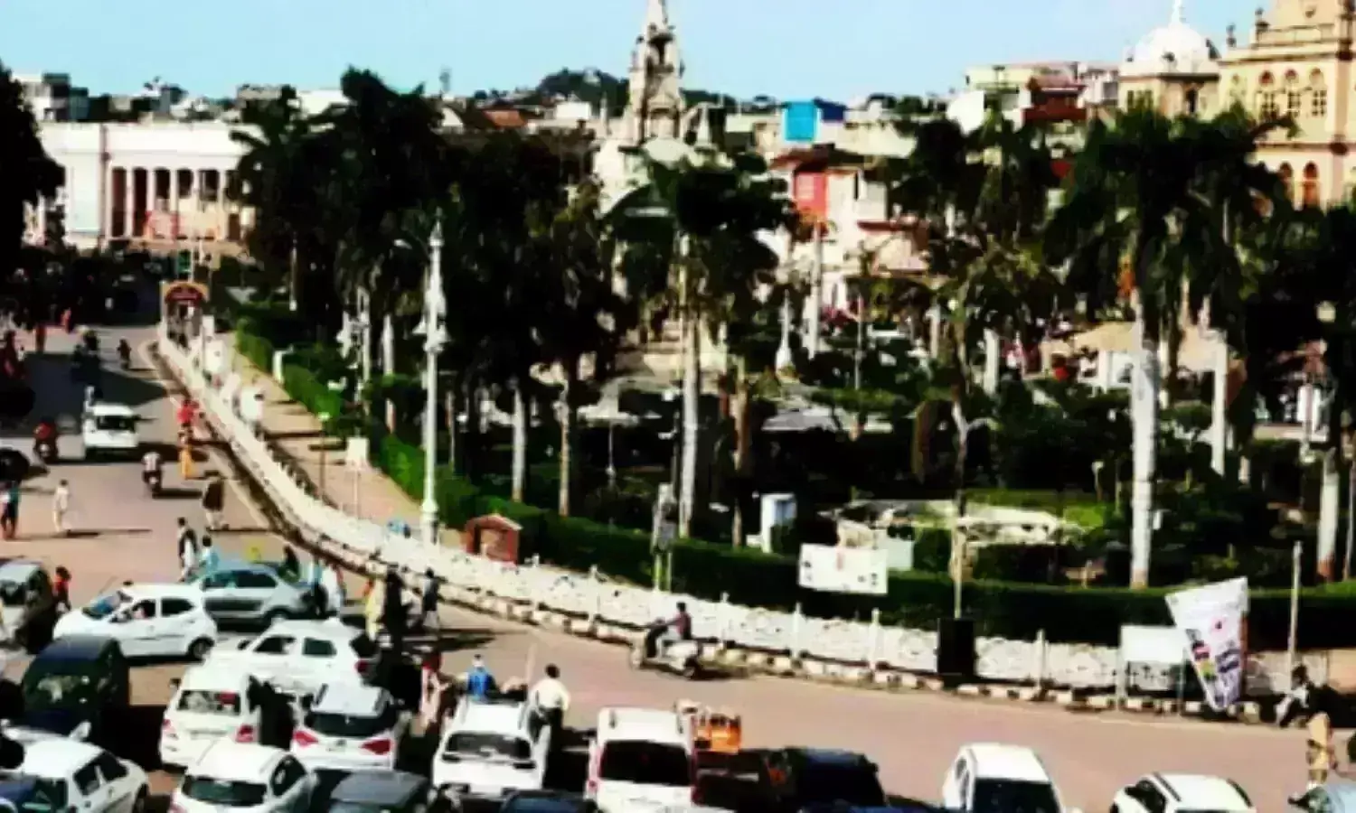 अगर महाराज बाड़े पर आग लगी तो दमकल भी नहीं निकल पाएगी अगर महाराज बाड़े पर आग लगी तो दमकल भी नहीं निकल पाएगी