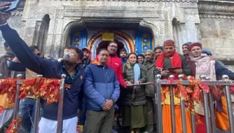 प्रसिद्ध बालीवुड फिल्म अभिनेत्री रवीना टंडन बदरी-केदार के दर्शन करने पहुंची