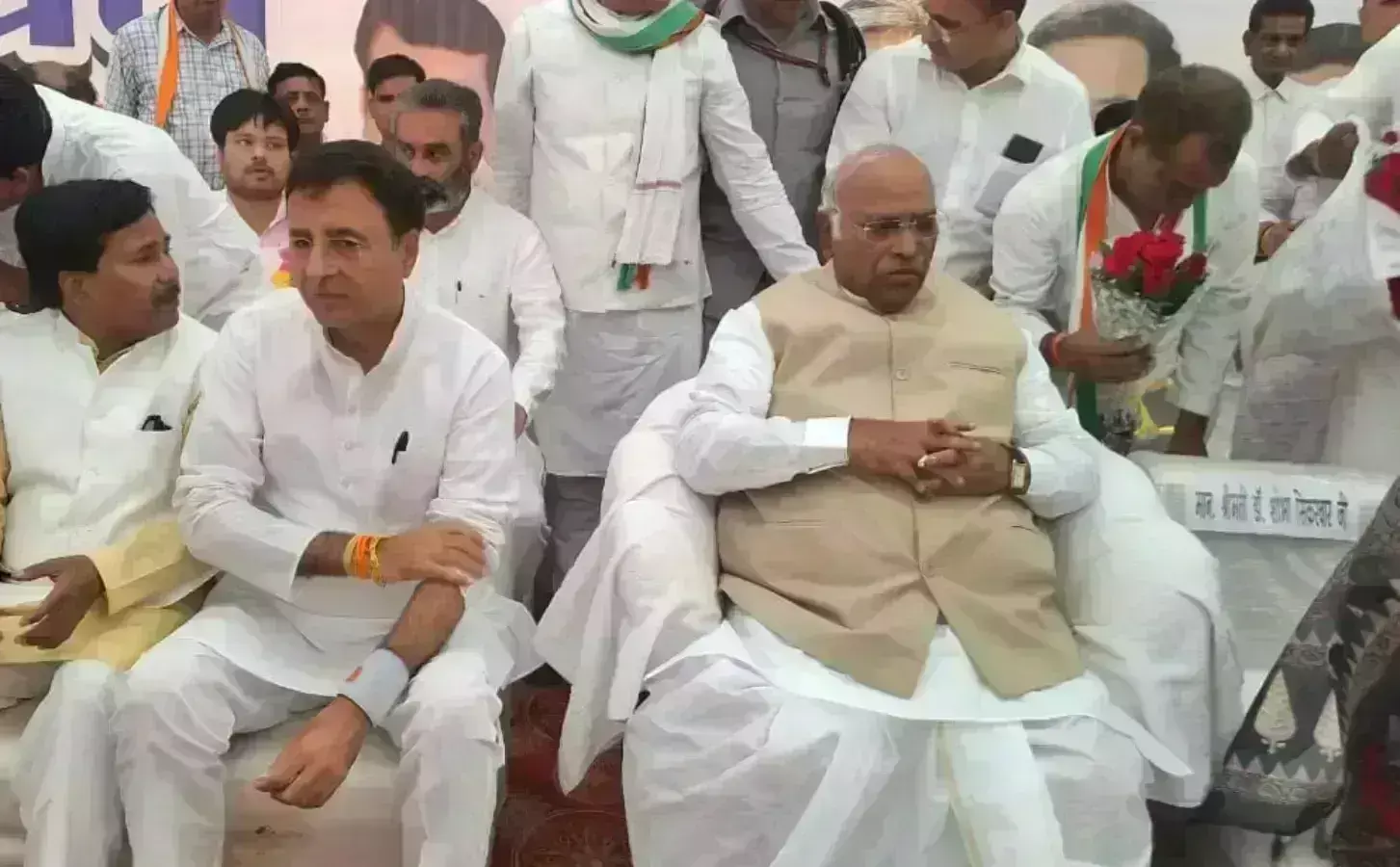 लोकतंत्र, संविधान और देश की एकता को बचाने के लिए कांग्रेस लड़ रही चुनाव लोकतंत्र, संविधान और देश की एकता को बचाने के लिए कांग्रेस लड़ रही चुनाव