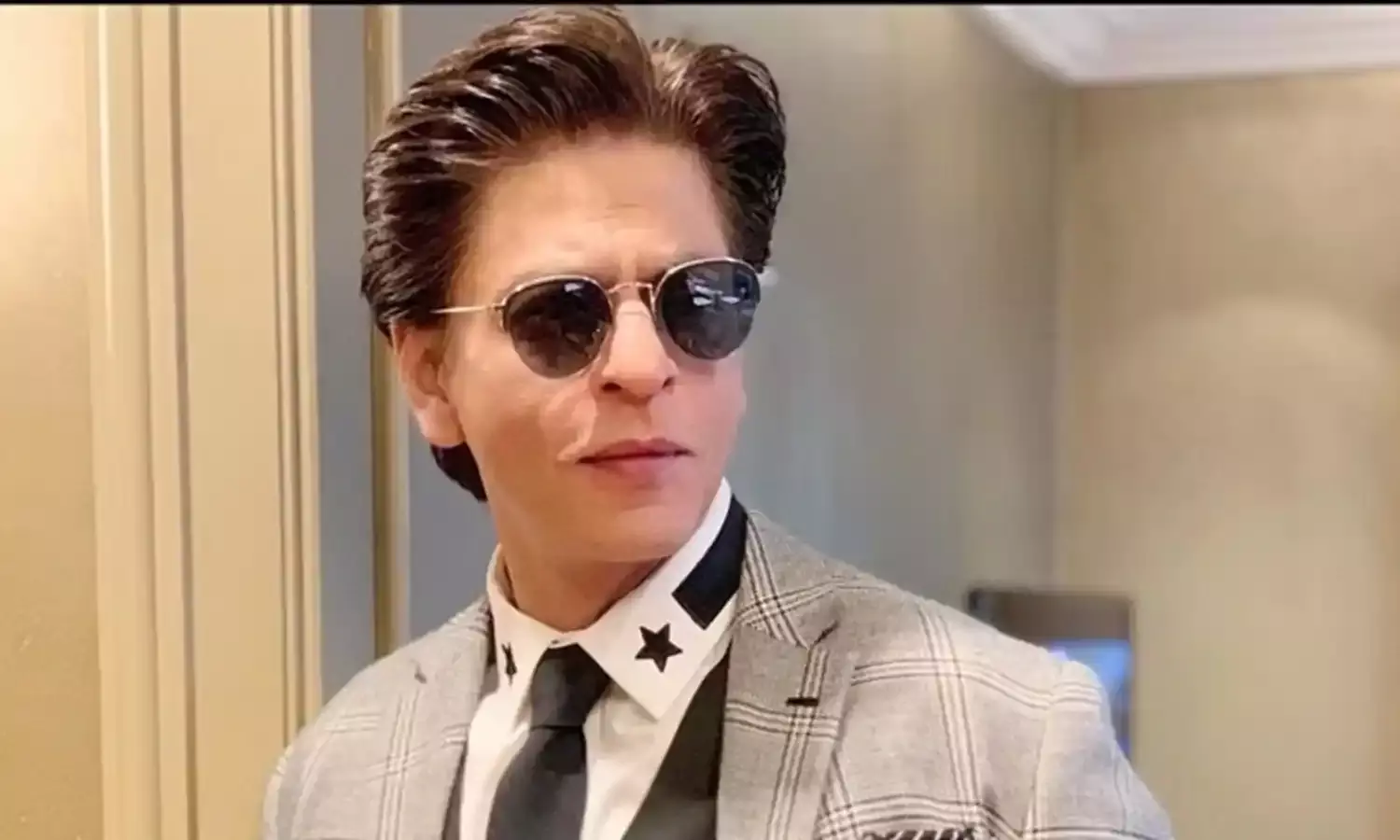 बॉलीवुड के बादशाह का नया लुक वायरल