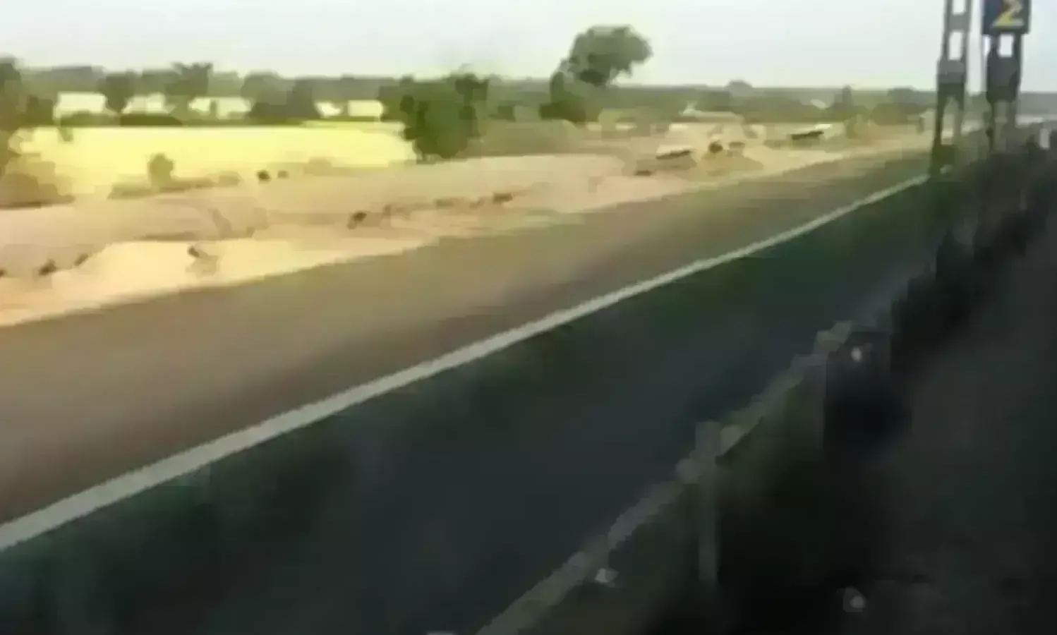 मंडल के छह से ज्यादा रेलखंडों पर तीसरी लाइन का काम पूरा, दीपावली के बाद दतिया से झांसी के बीच दौड़ेगी ट्रेन मंडल के छह से ज्यादा रेलखंडों पर तीसरी लाइन का काम पूरा, दीपावली के बाद दतिया से झांसी के बीच दौड़ेगी ट्रेन