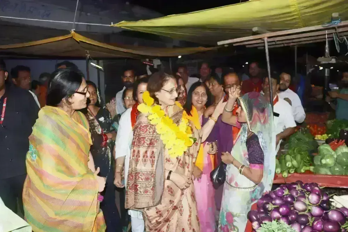 घर-घर पहुंचकर लिया जनता का आशीर्वाद