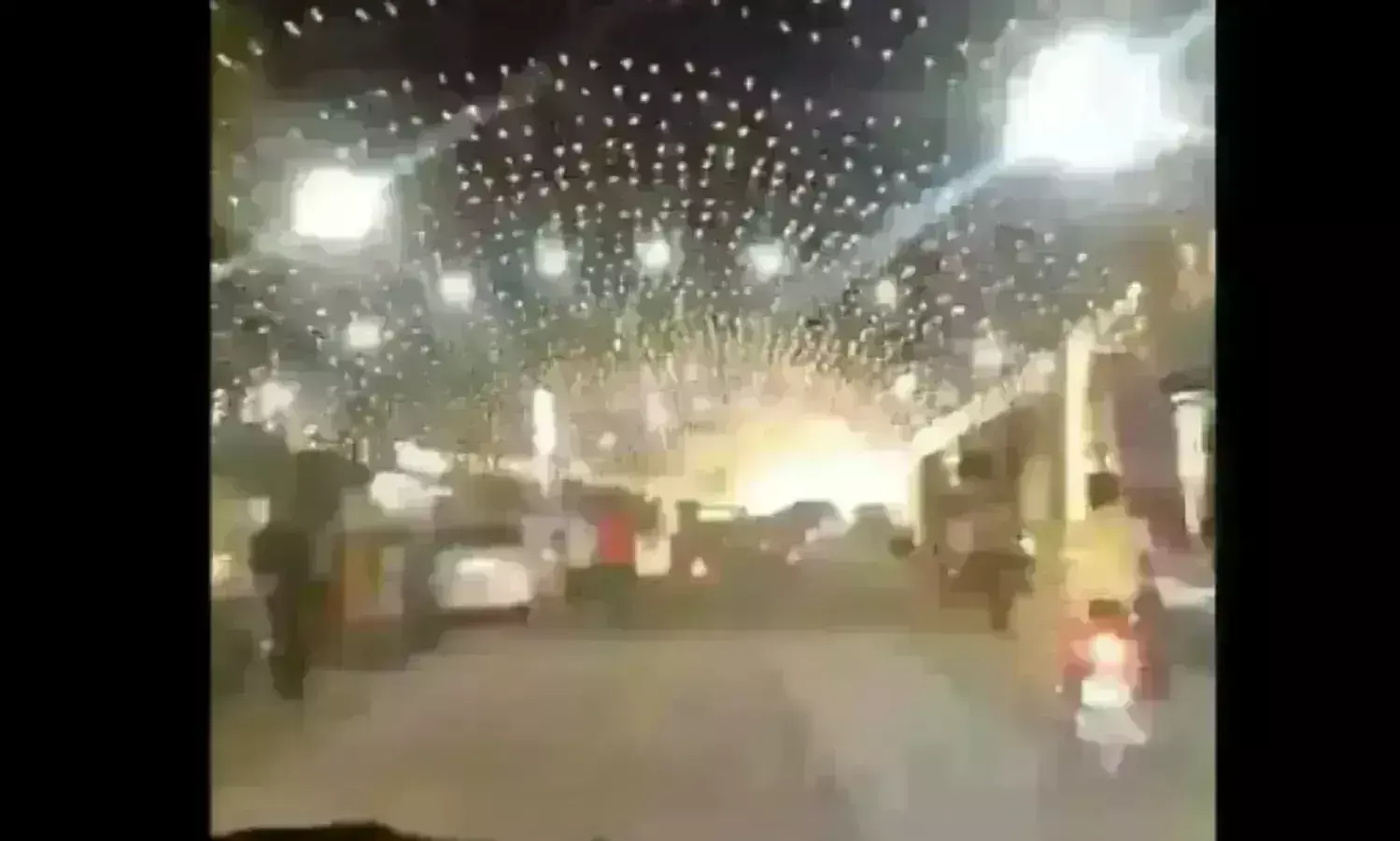 घरों को सजाने के लिए खुद ही सज गए शहर के बाजार