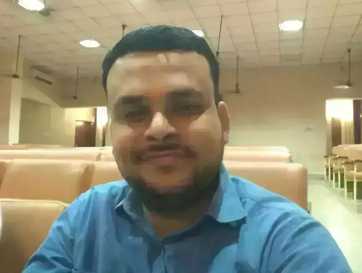 दीपावली से पहले झुग्गी झोपडिय़ों में बांटी पूजा सामग्री और आतिशबाजी