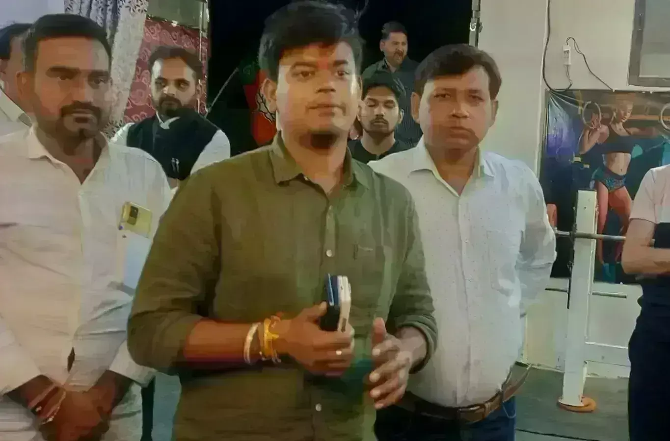 भाजपा प्रत्याशी तोमर हुए बीमार, तो बेटे ने संभाला मोर्चा भाजपा प्रत्याशी तोमर हुए बीमार, तो बेटे ने संभाला मोर्चा