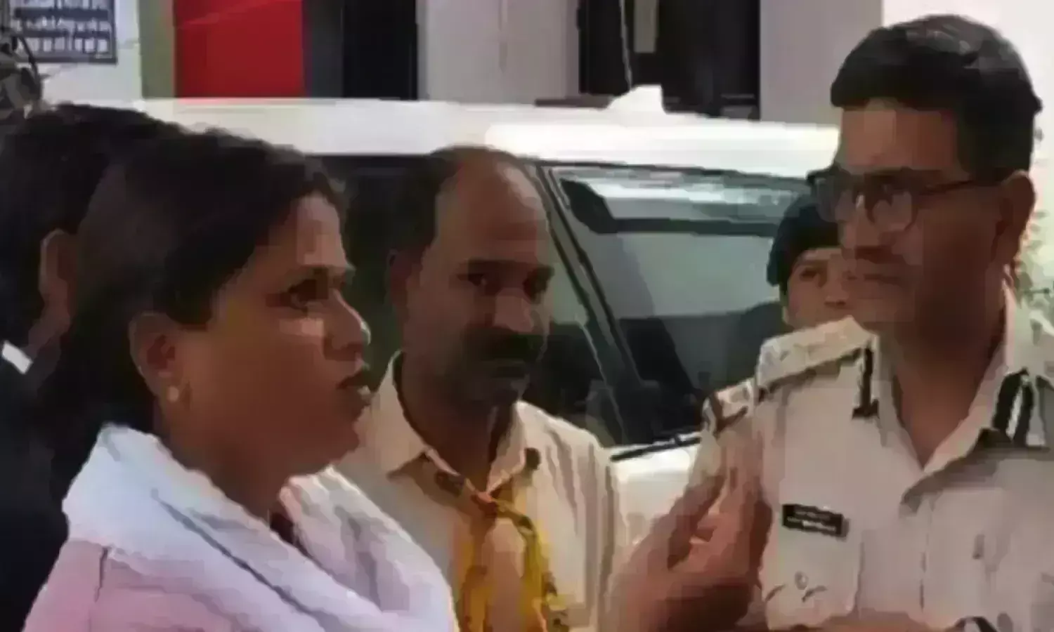 आप प्रदेश उपाध्यक्ष के फिटनेस सेंटर पर पति ने चलाई गोलियां, दो कर्मचारी घायल आप प्रदेश उपाध्यक्ष के फिटनेस सेंटर पर पति ने चलाई गोलियां, दो कर्मचारी घायल