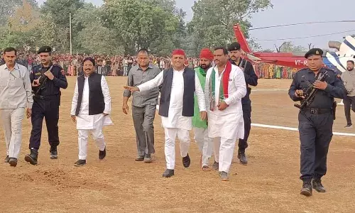 चित्रकूट के बरौंधा में सपा सुप्रीमों अखिलेश यादव ने किया जन सभा को संबोधित,  कहा- कांग्रेस का इतिहास धोखेबाजी का रहा