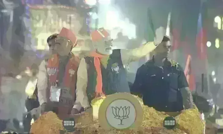 प्रधानमंत्री मोदी का इंदौर में रोड शो, उमड़ा जनसैलाब