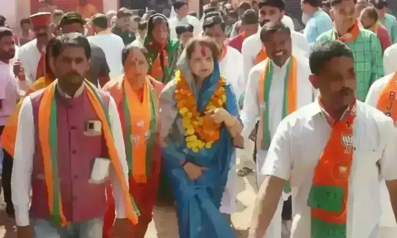 माया सिंह ने रोड शो के बाद किया घर-घर जनसंपर्क