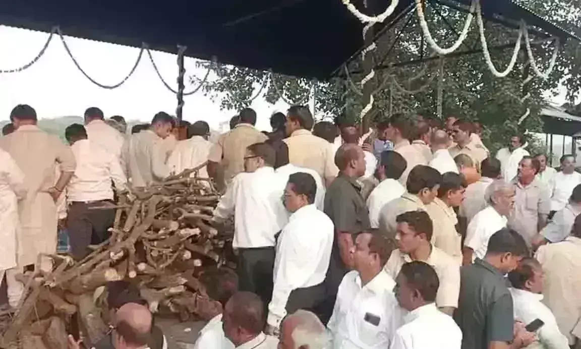 सहारा प्रमुख सुब्रत रॉय पंचतत्व में विलीन, पोते हिमांक ने दी मुखाग्नि