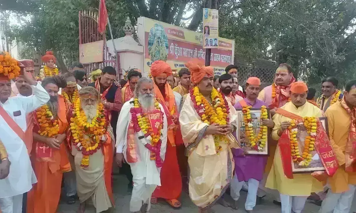 मां कनकेश्वरी कथा के लिए निकाली भव्य शोभायात्रा