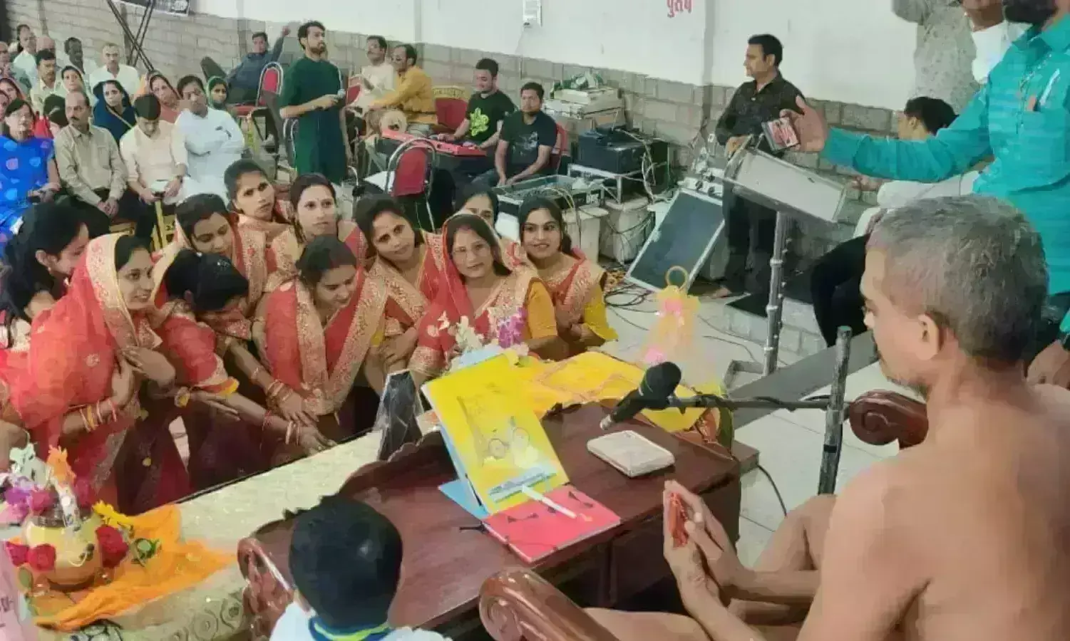 भगवान महावीर स्वामी का हुआ अभिषेक, भक्तिभाव से किया पूजन